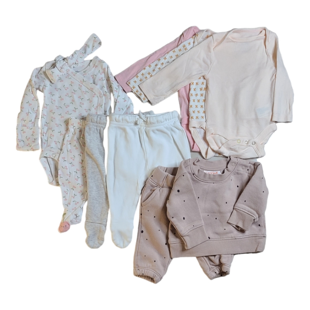 Lot of Newborn 4 Bodysuits, 3 Pants, 1 Sweat Outfit